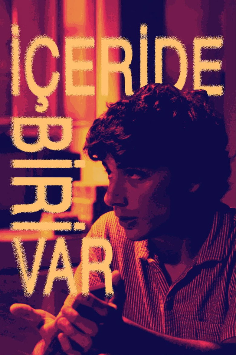 İçeride Biri Var poster